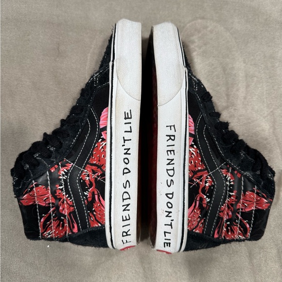 Vans x Stranger Things Sk8-Hi Reissue Sneakers - Picture 9 of 12